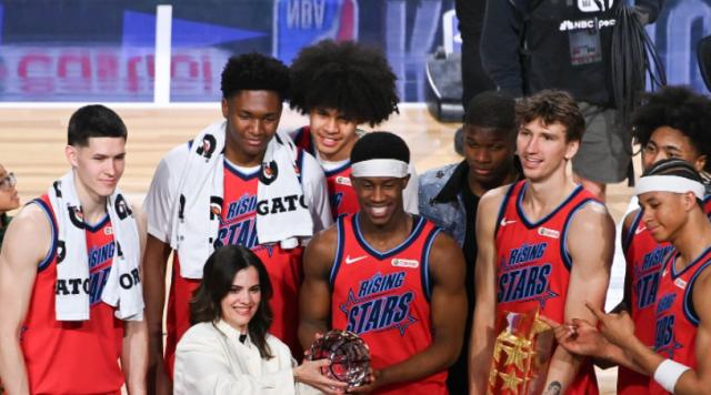 开云-夺新秀赛MVP！埃奇库姆压哨罚球锁定胜局